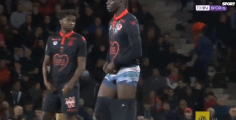 中国香港1-2遭新加坡逆转，提前一轮无缘2027亚洲杯（中国香港1-2被新加坡翻盘，提前一轮告别2027亚洲杯）