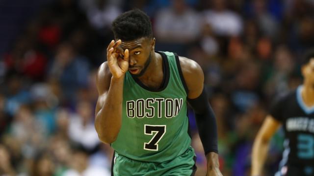 瓦伦西亚vs莱万特：加亚、丹朱马首发，马修-瑞安、阿德里安-德拉富恩特出战（瓦伦西亚战莱万特：加亚、丹朱马首发，马修-瑞安与阿德里安-德拉富恩特登场）