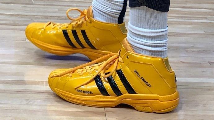 全队为他让出最佳出手机会（全员为他腾出最优出手空间）