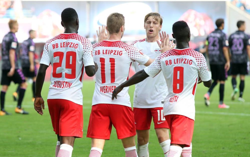 巴萨临时更换发布会人选，德容让位马丁内斯