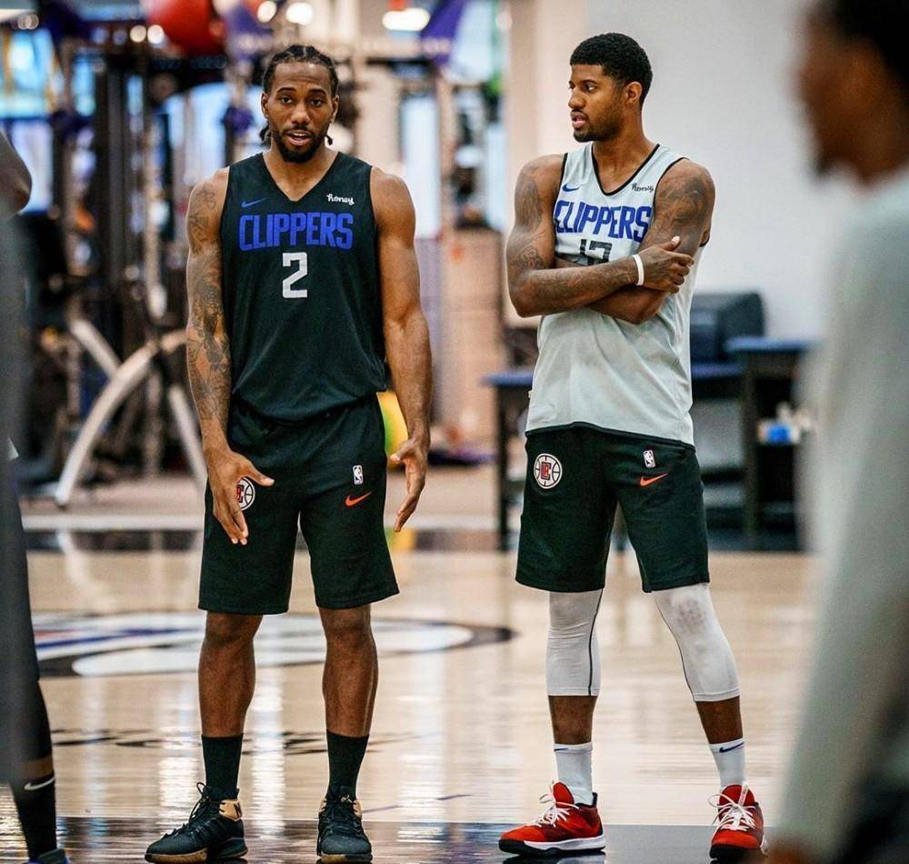 王哲林17分 CBA俱乐部杯上海男篮111-72战胜四川 杜智博23分（CBA俱乐部杯：上海男篮111-72大胜四川，王哲林17分、杜智博23分）