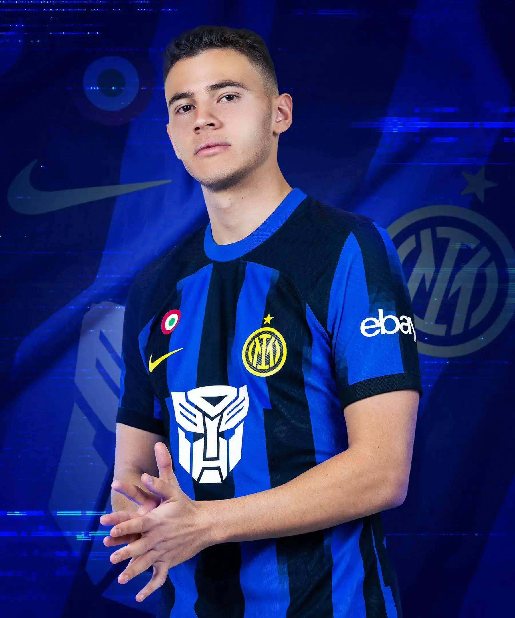 前意甲裁判谈DV9点球被吹：他和防守球员互有拉扯，都不犯规（前意甲裁判谈DV9争议点球：与后卫互相拉扯，均无犯规）